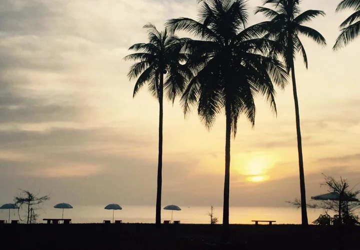 Наратхиват: Banton Beach