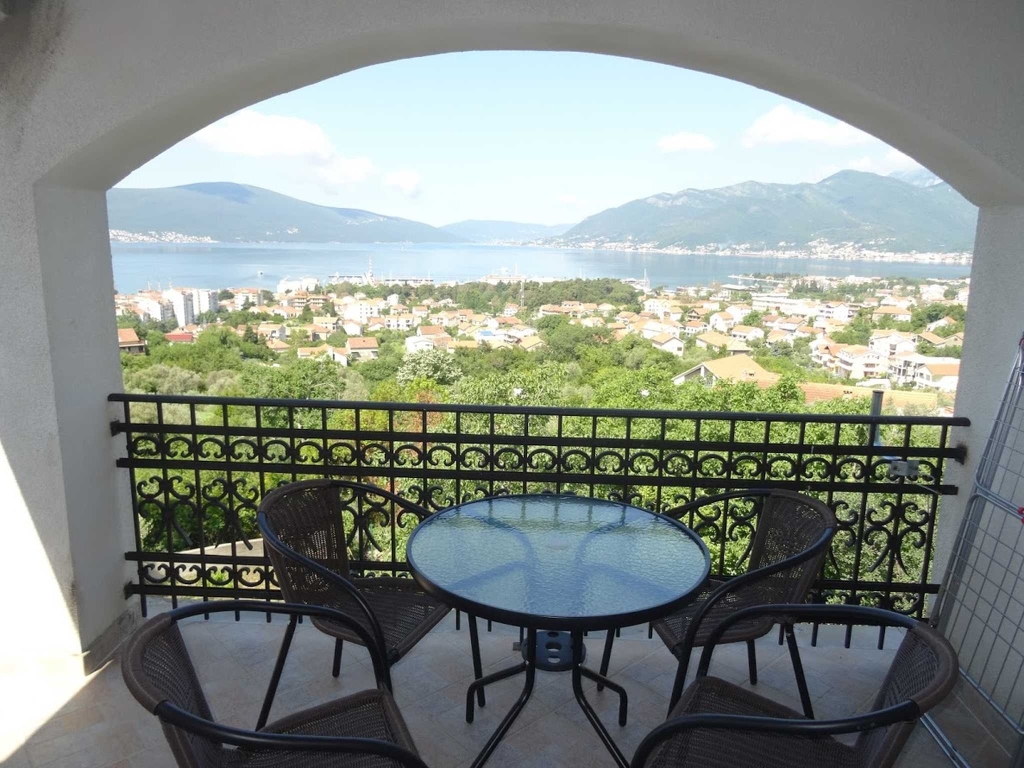 Тиват: Two bedroom Sea view Apartments