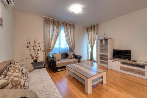 Тиват: Apartments Nirgilija