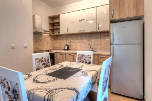 Тиват: Apartments Nirgilija