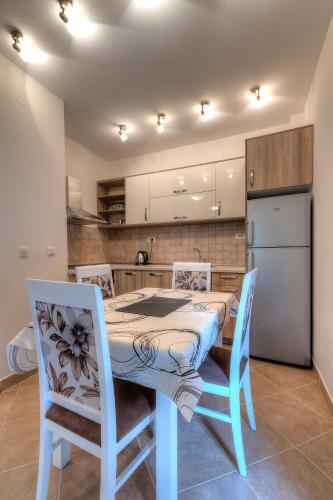 Тиват: Apartments Nirgilija