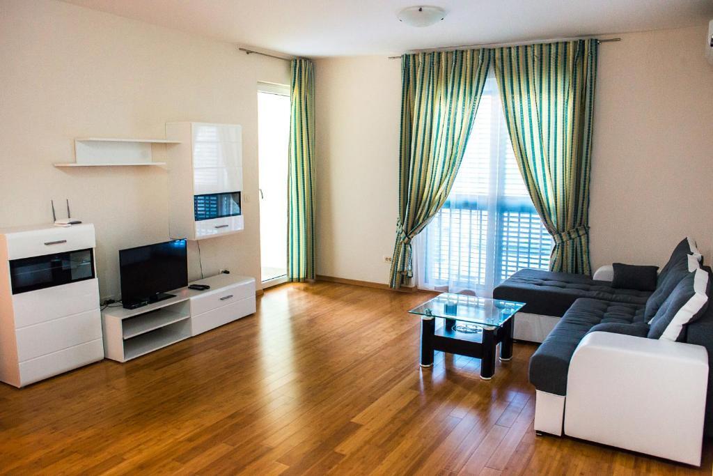 Тиват: Apartments Nirgilija