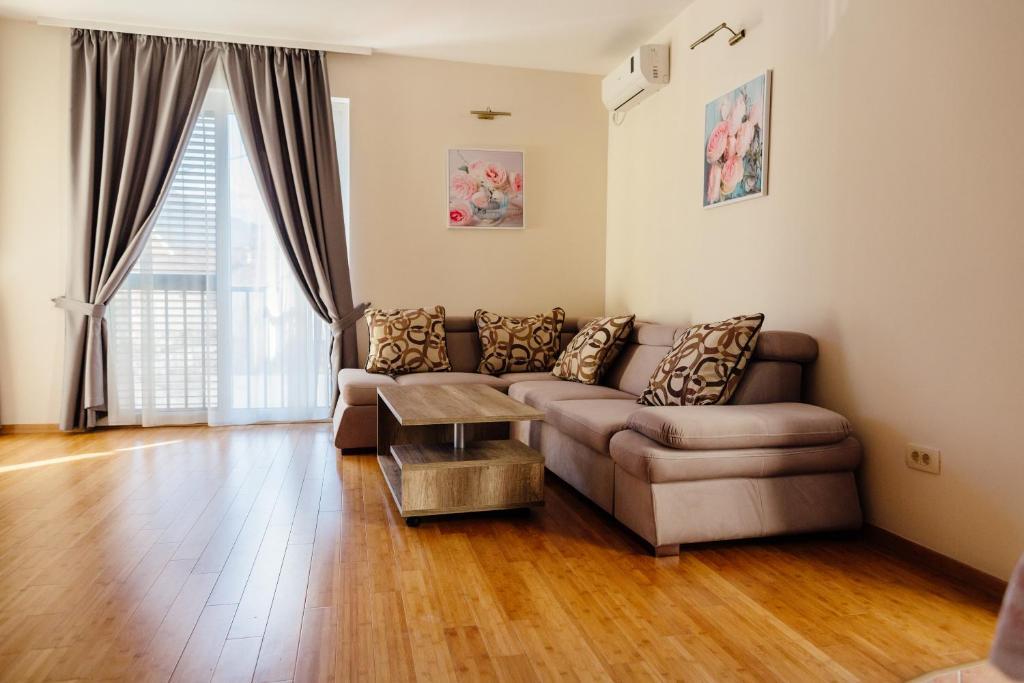Тиват: Apartments Nirgilija