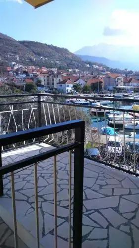Тиват: Apartments Maslovar