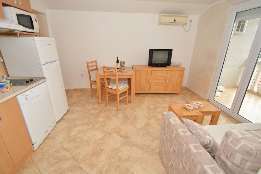 Тиват: Family Apartments