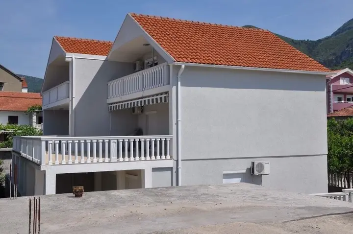Тиват: Family Apartments
