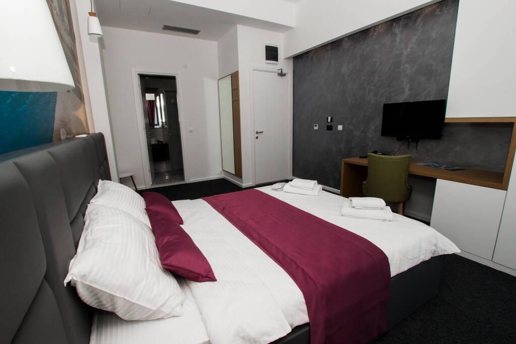 Доброта: Hotel Alkima