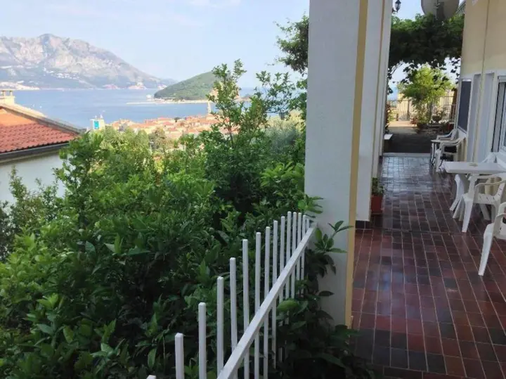 Будва: Apartments Villa Ana