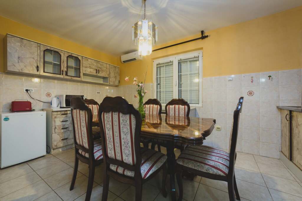 Будва: Apartments Villa Ana