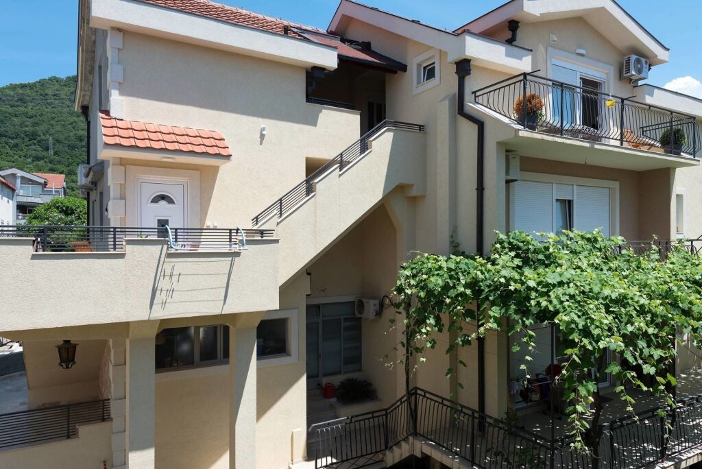 Тиват: Apartments 42 North