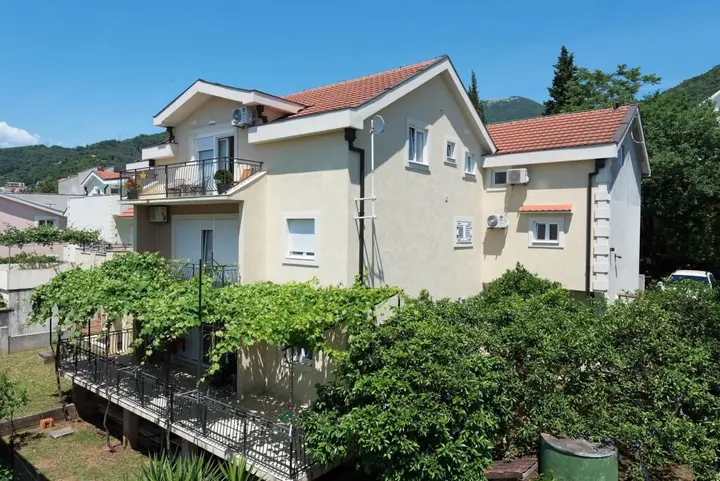 Тиват: Apartments 42 North