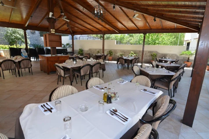 Доброта: Apartments Dobrotski Dvori
