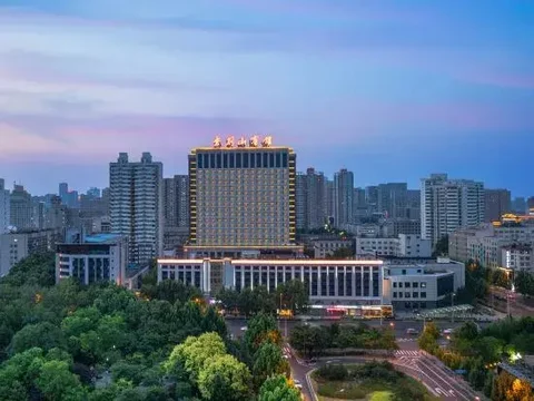 Чжэнчжоу: Zijingshan Hotel, Rongtong, Zhengzhou