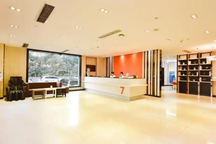 Чунцин: 7 Days Premium Hotel (Chongqing Longtousi North Railway Station Center)