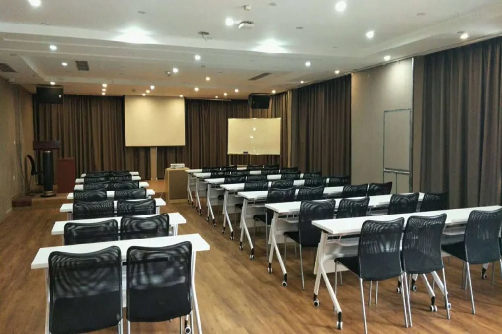 Чунцин: 7 Days Premium Hotel (Chongqing Longtousi North Railway Station Center)