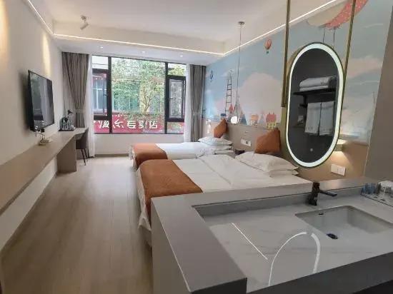 Шангри-Ла: Hutiaoxia Nixiang Hotel