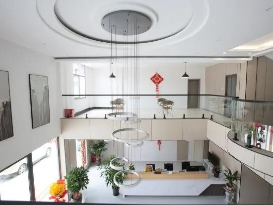 Шангри-Ла: Hutiaoxia Nixiang Hotel