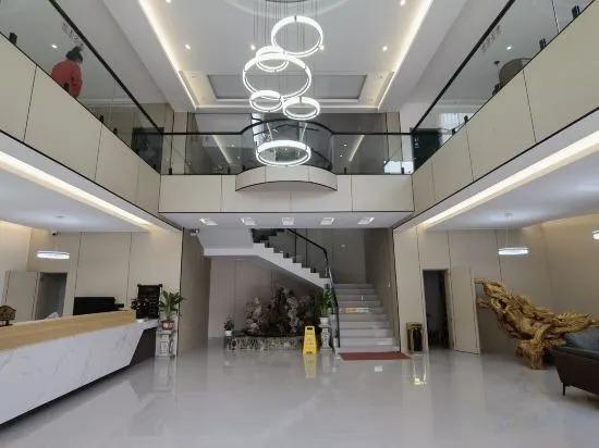 Шангри-Ла: Hutiaoxia Nixiang Hotel