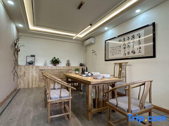 Цзюцюань: Dunhuang Oasis Theme Hotel