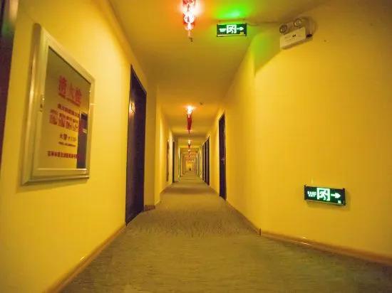 Байшань: Super 8 Hotel ( Yunding Market Daomi Post Station Branch)