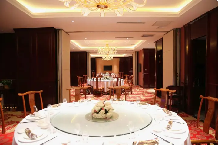 Инкоу: Juyin Junyue Hotel