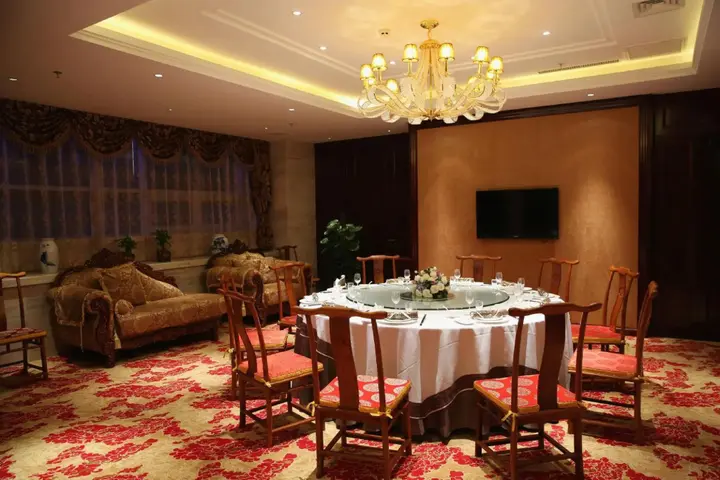 Инкоу: Juyin Junyue Hotel