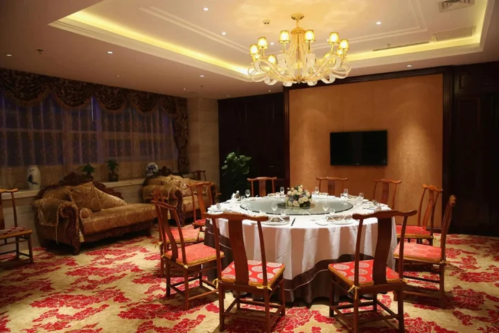 Инкоу: Juyin Junyue Hotel