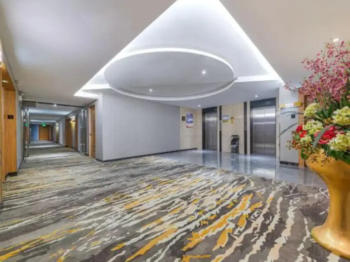 Янгиианг: Yue Hotel