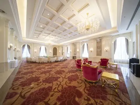 Инин: Yili Hotel
