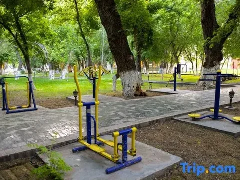 Инин: Yili Hotel