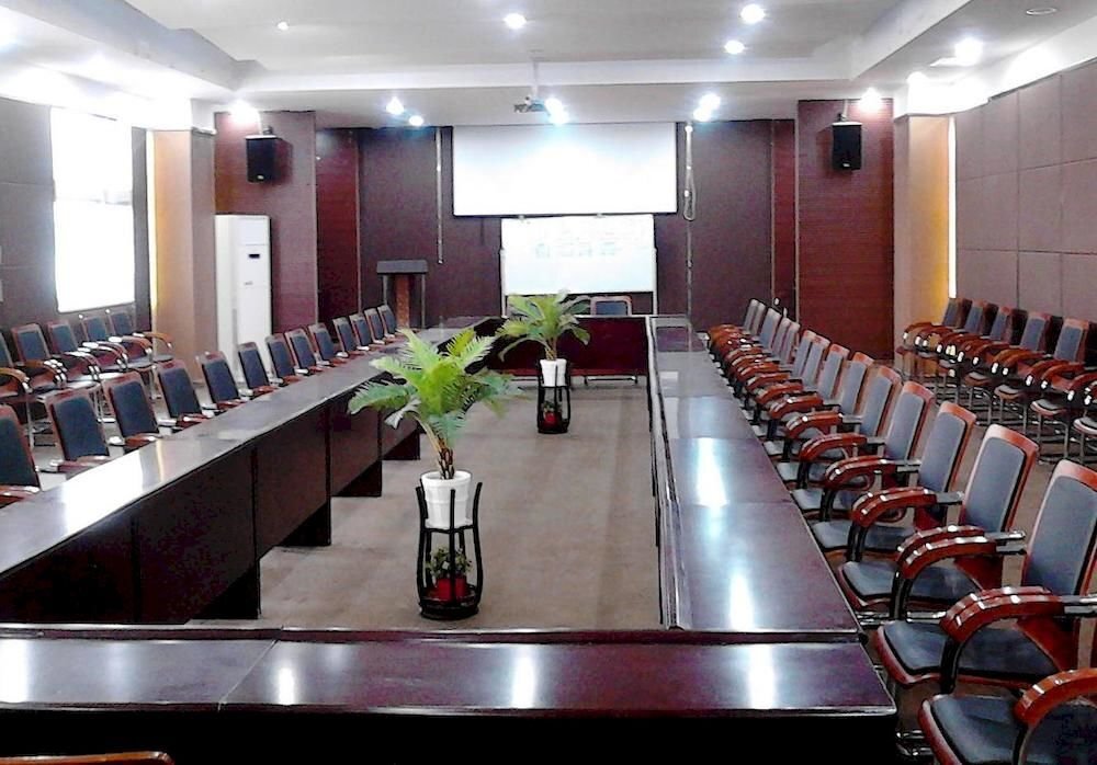 Чжэнчжоу: Oak 5 Seasons Hotel (Henan Museum Agricultural University Branch)