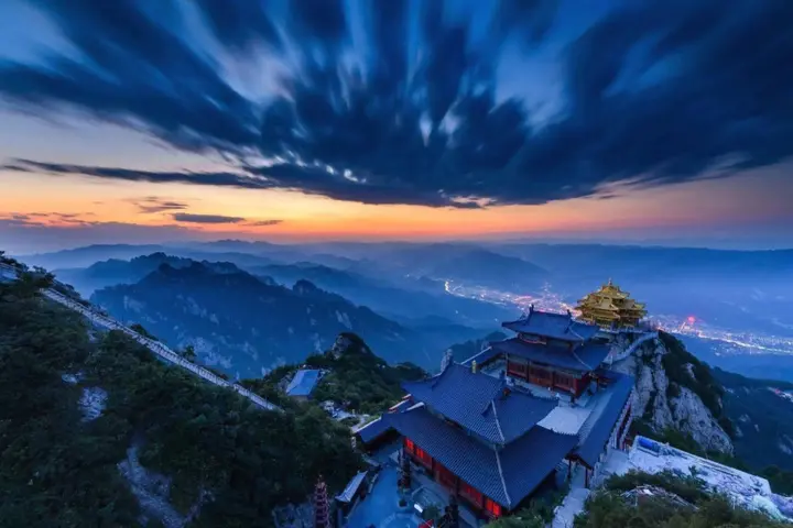 Лоян: Luoyang Lesiyuan Business Hotel (Luoqi Ancient City Lijingmen Cross Street Branch)