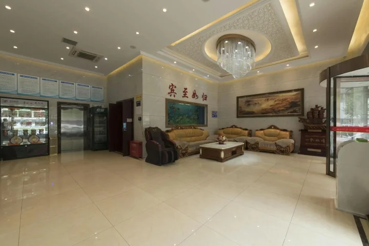Лоян: Luoyang Lesiyuan Business Hotel (Luoqi Ancient City Lijingmen Cross Street Branch)
