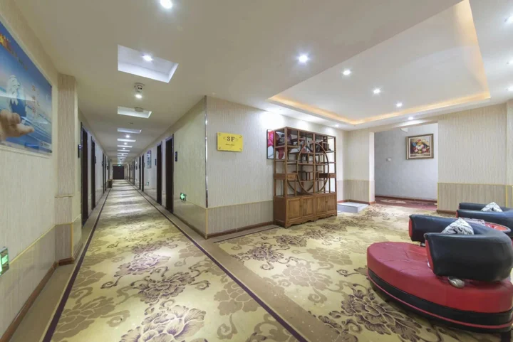 Лоян: Luoyang Lesiyuan Business Hotel (Luoqi Ancient City Lijingmen Cross Street Branch)