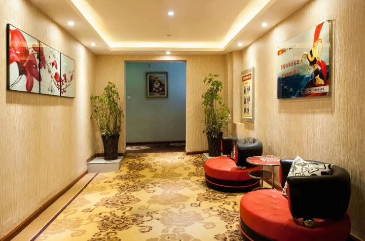 Лоян: Luoyang Lesiyuan Business Hotel (Luoqi Ancient City Lijingmen Cross Street Branch)
