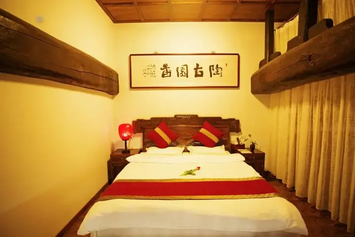 Цзиньчжун: Qigongguan Inn