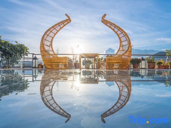 Lanyue Li·Linggan Senyang Natural Ore Hot Spring Resort 360° View Beautiful Stay (Heshun Branch) — фото 1