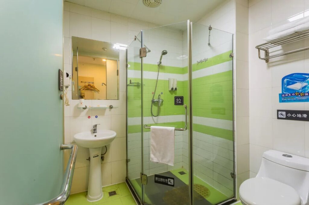 Гуанчжоу: 7 Days Inn (Guangzhou Shiqiao Metro Station Yifa Pedestrian Street)