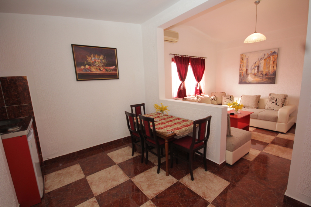 Сутоморе: apartments kruna jovanović