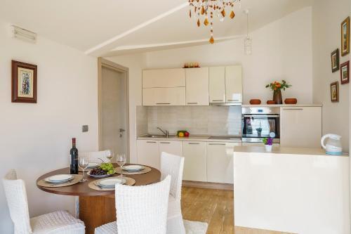 Тиват: Donja Lastva Apartments