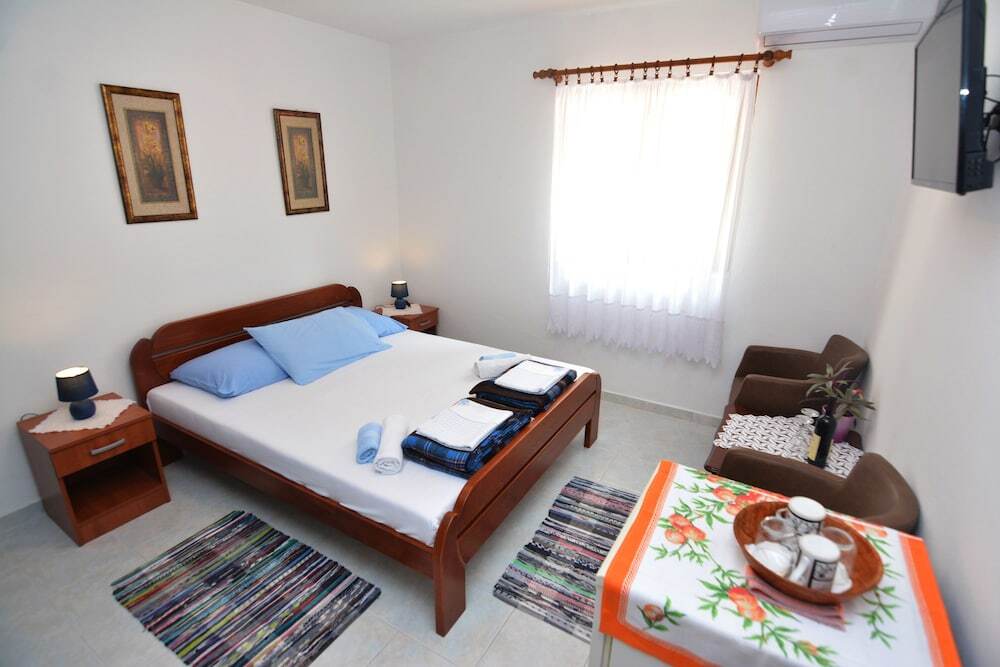 Доброта: Apartments & Rooms Vanja