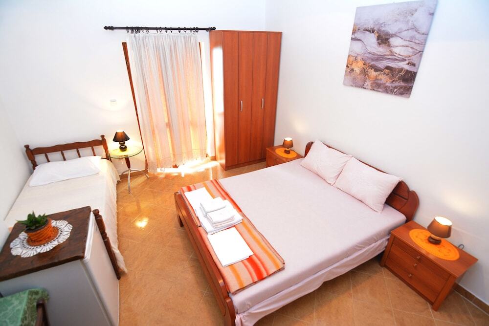 Доброта: Apartments & Rooms Vanja