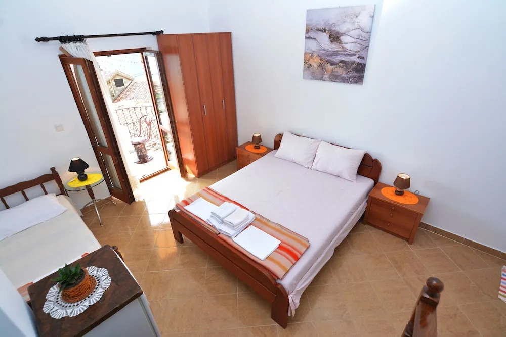 Доброта: Apartments & Rooms Vanja
