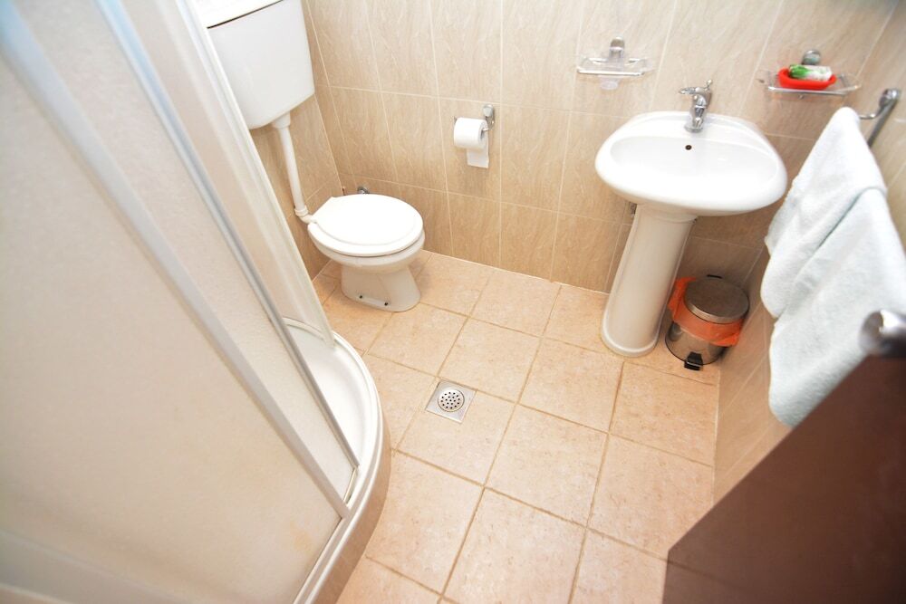 Доброта: Apartments & Rooms Vanja