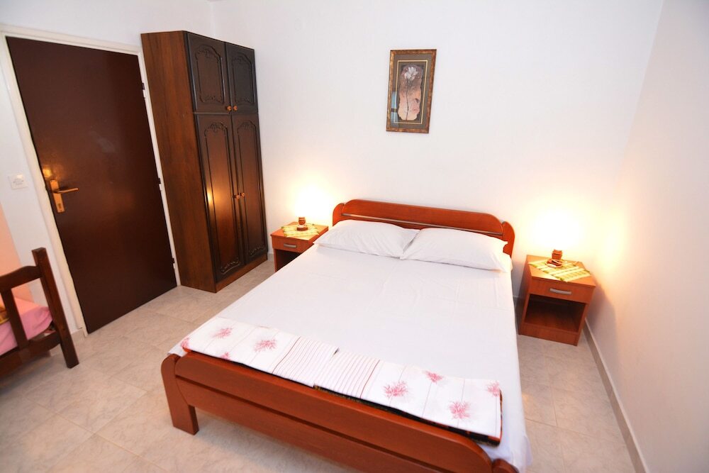 Доброта: Apartments & Rooms Vanja