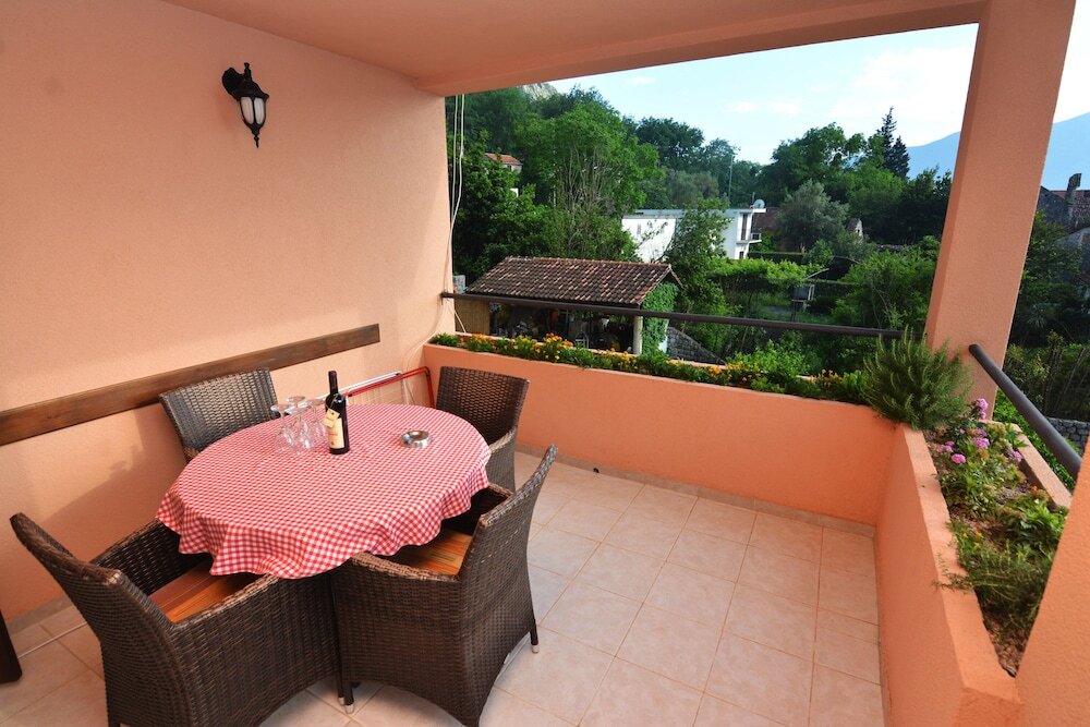 Доброта: Apartments & Rooms Vanja