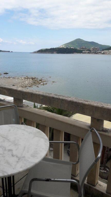 Будва: Апартаменты Rafailovici Beachfront Dream