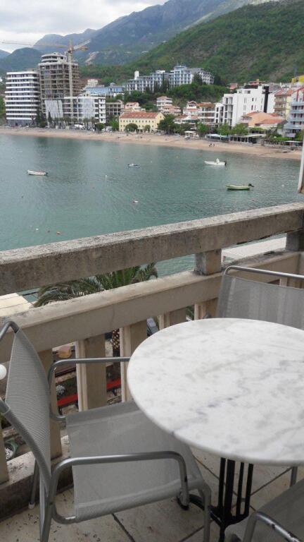Будва: Апартаменты Rafailovici Beachfront Dream