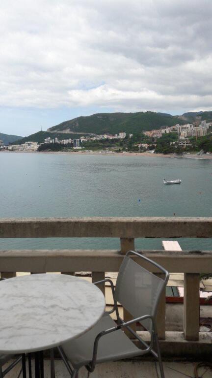 Будва: Апартаменты Rafailovici Beachfront Dream