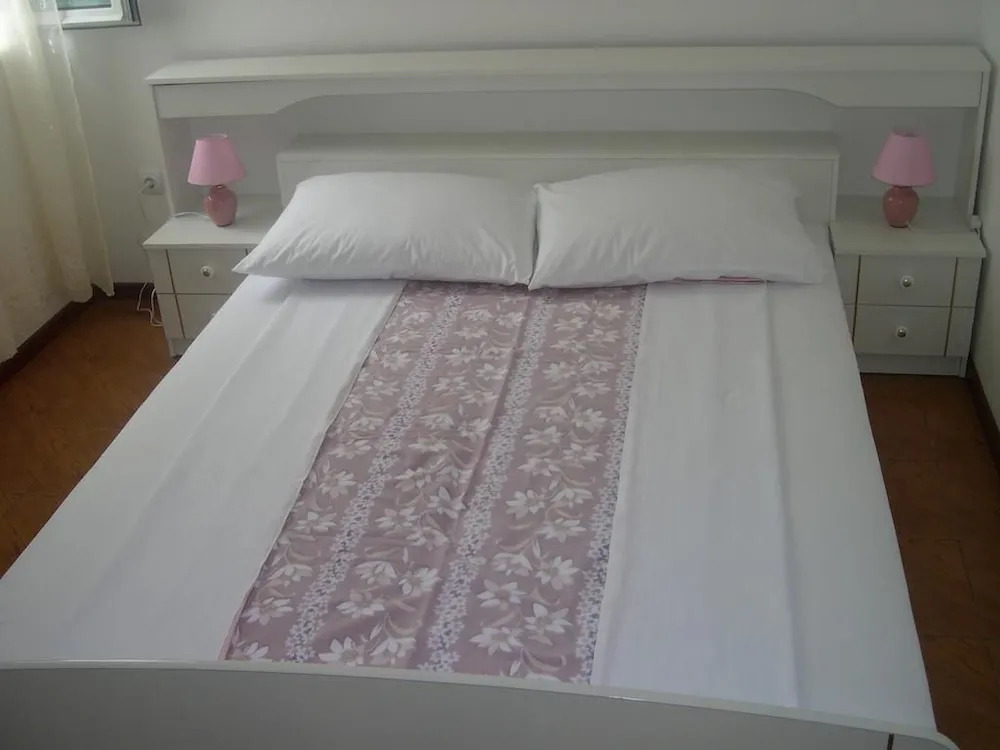 Тиват: Adeona apartments